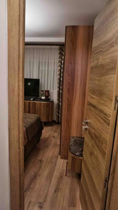 New Luxury 3-Bedroom Apartment เซโกเวีย ภายนอก รูปภาพ