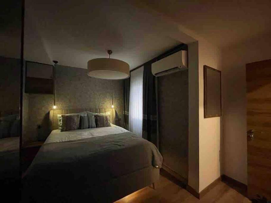 New Luxury 3-Bedroom Apartment เซโกเวีย ภายนอก รูปภาพ