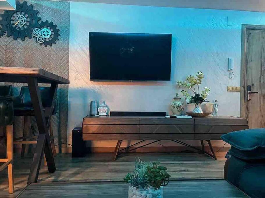 New Luxury 3-Bedroom Apartment เซโกเวีย ภายนอก รูปภาพ