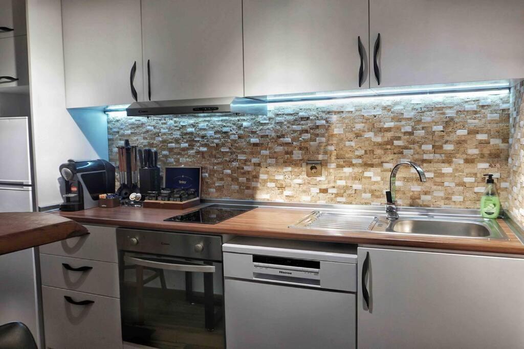 New Luxury 3-Bedroom Apartment เซโกเวีย ภายนอก รูปภาพ