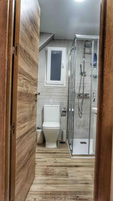 New Luxury 3-Bedroom Apartment เซโกเวีย ภายนอก รูปภาพ